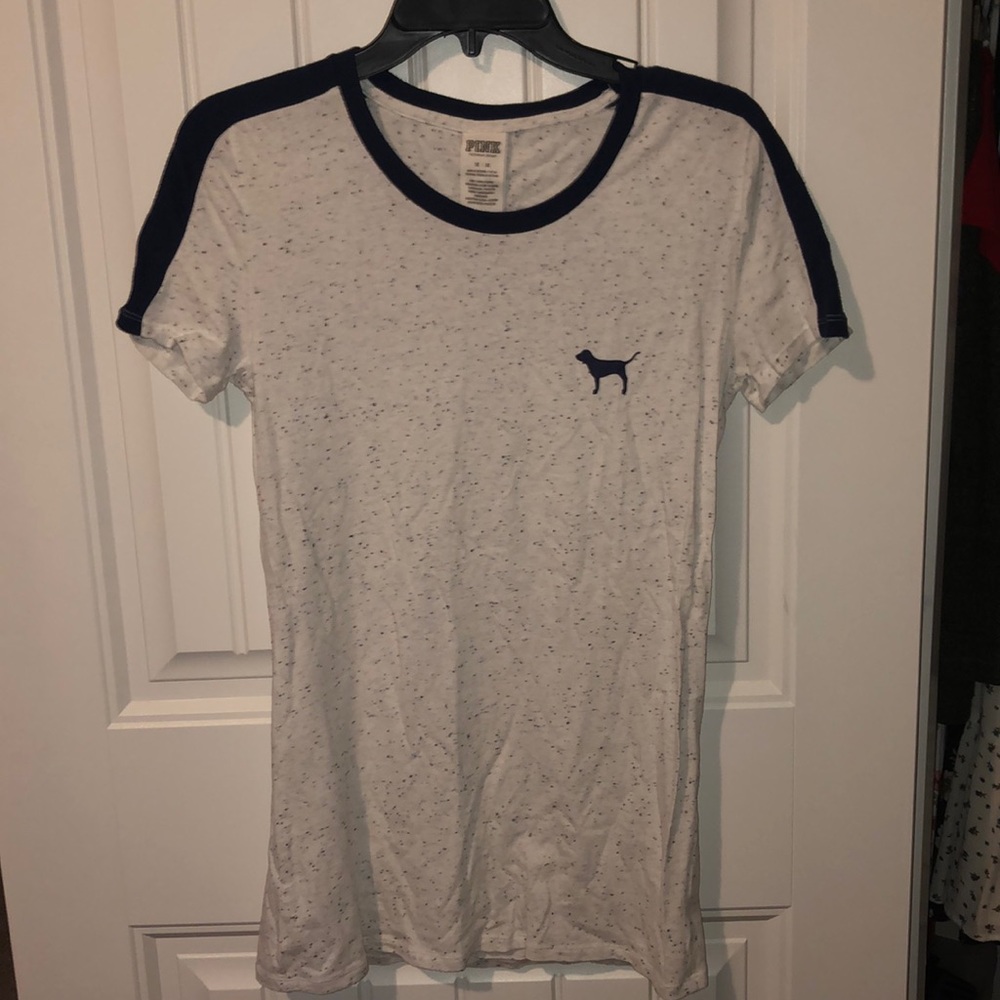 pink tee